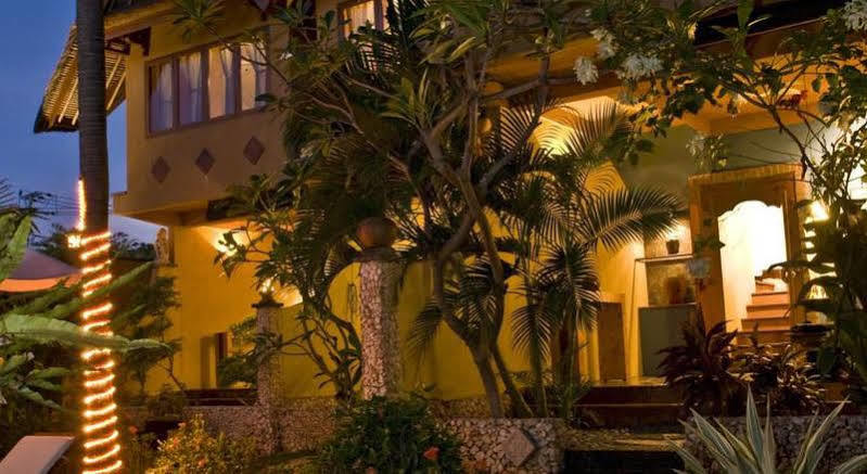 Hotel Puri Madawi Seminyak  Exterior photo